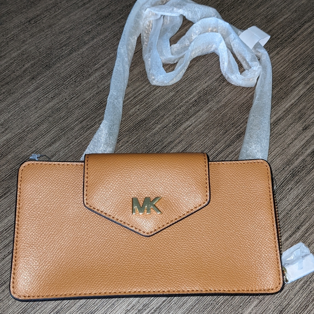 Michael kors small phone crossbody leather